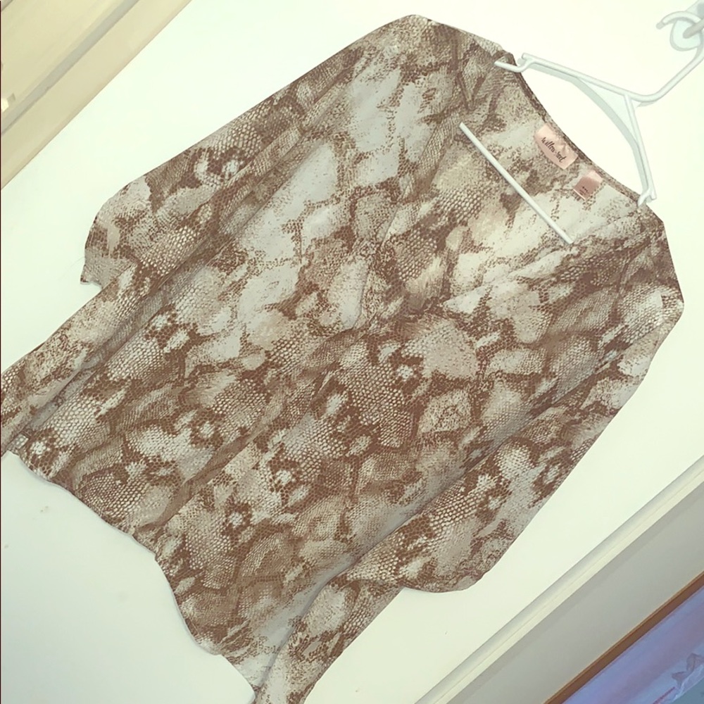Buckle top